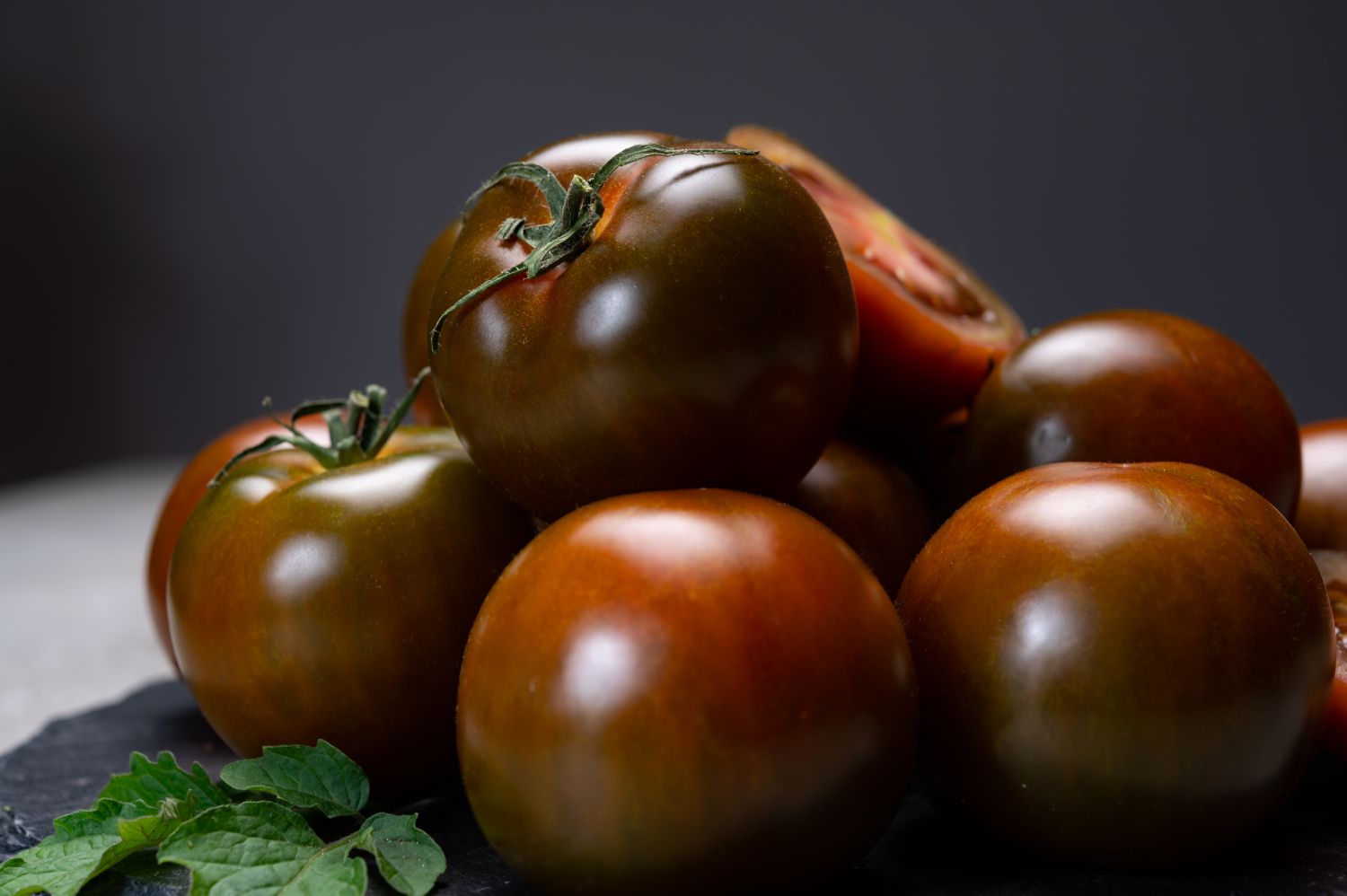 Non GMO brown tomato seeds for gardeners