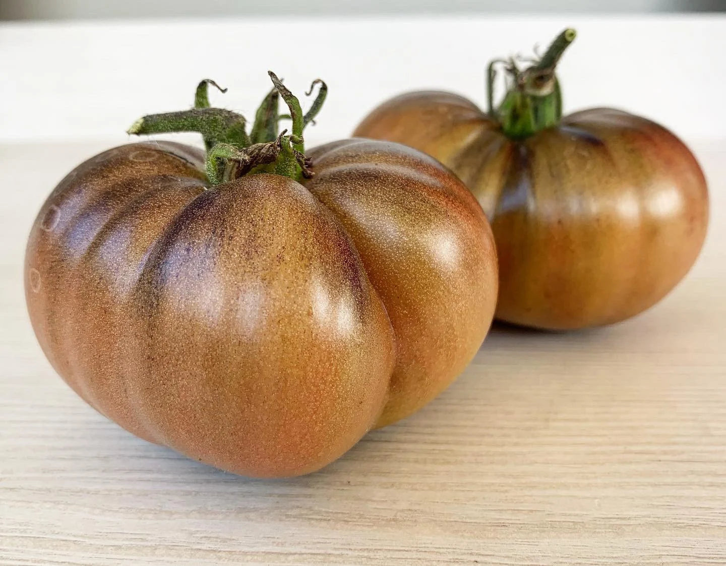 Non GMO dark grey tomato seeds
